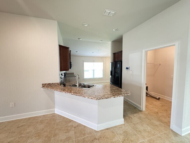Building Photo - Coming Soon! Beautiful 4 Bedroom 2 Bathroom Single Family in Winter Haven Gated Community