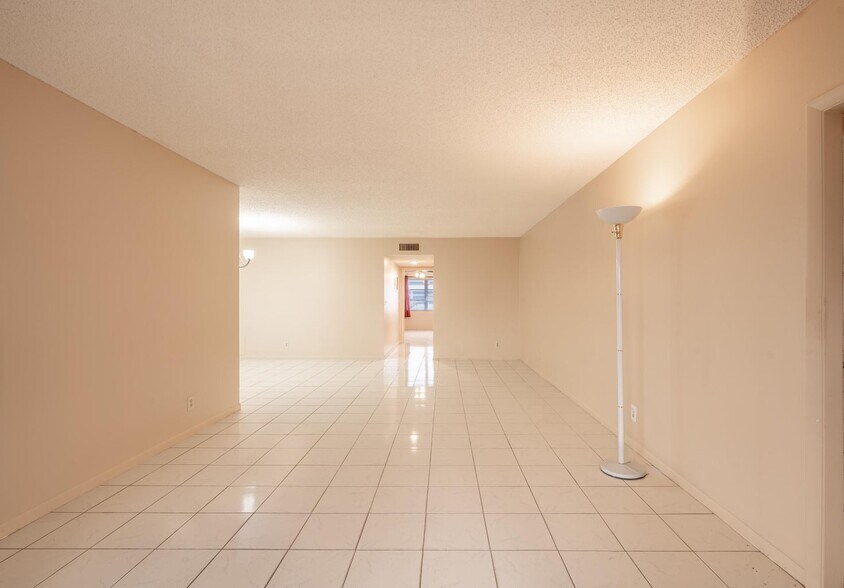 Building Photo - 14579 Canalview Dr