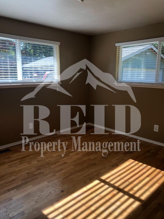 Building Photo - Central Kitsap Rambler 3 Bed 1.5 Bath 2 car garage