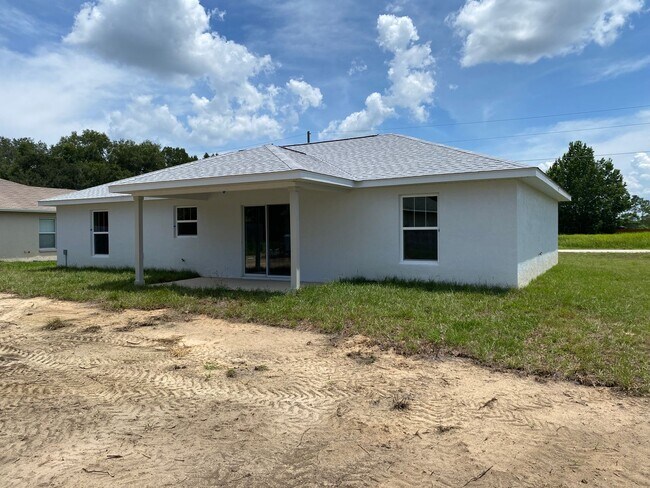 Building Photo - Custom Home - Desirable SE Ocala Neighborhood 3/2/2 **Wont Last**