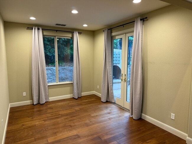 Building Photo - Beautiful 3 bedroom plus loft and office in highly sought Serrano community!