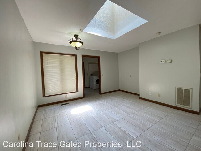 Building Photo - 3 br, 2 bath House - 5055 Bluebird Drive