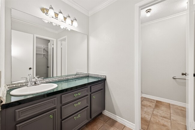 Building Photo - 19531 Woodglen Dr