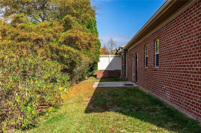 Building Photo - 3002 Renaissance Pkwy