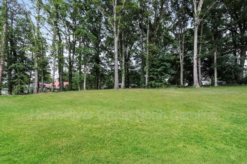 Building Photo - 828 Graylyn Dr