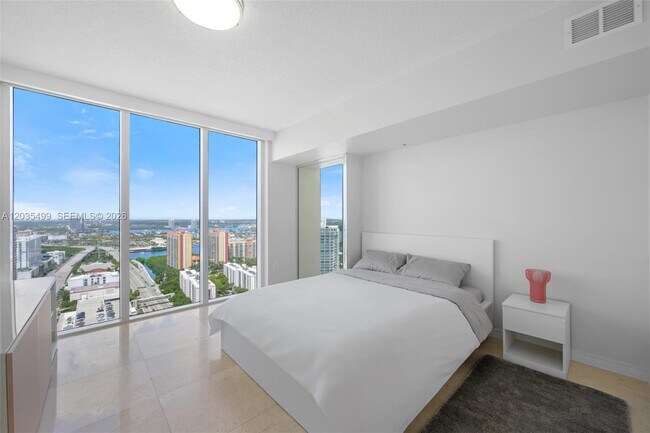 Building Photo - 16699 Collins Ave