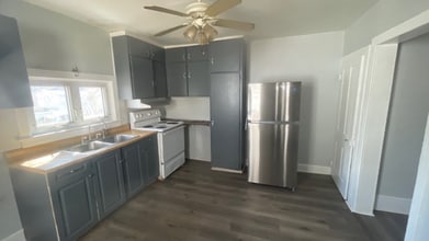 Building Photo - 513 Baker St