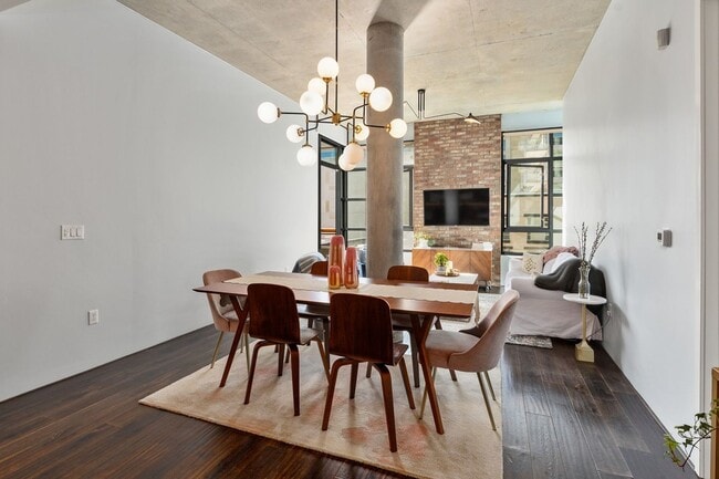 Building Photo - Modern Chic 2 bedroom at M2i