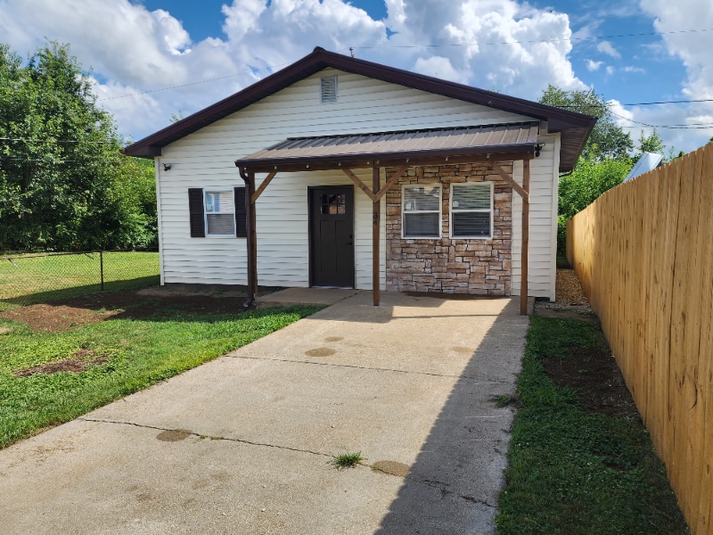 Building Photo - 34 Davis St W