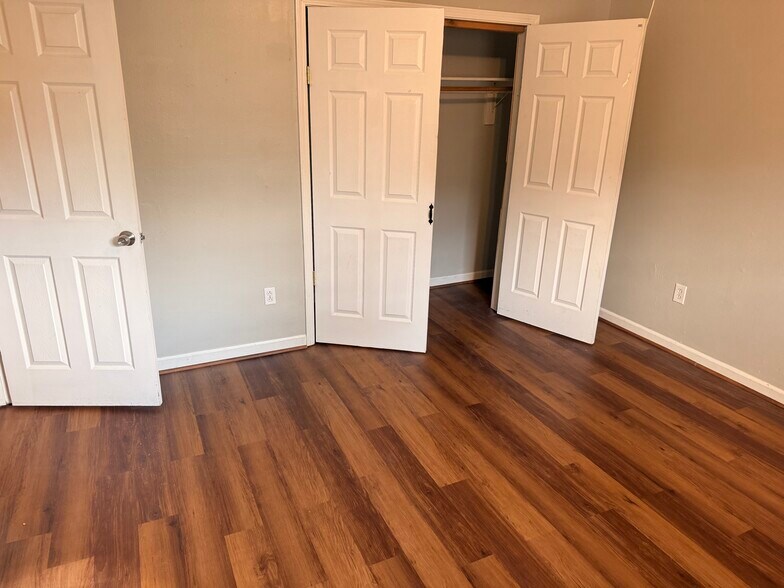 Building Photo - 100 Belgium St