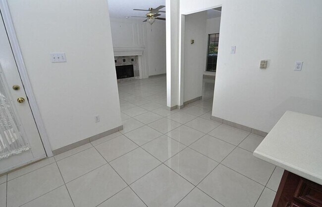 Building Photo - 7211 N Hearthstone Green Dr