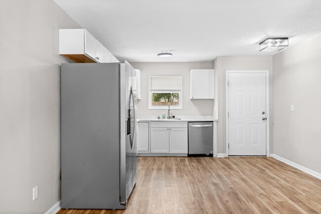 Building Photo - 1307 Farmingdale Dr