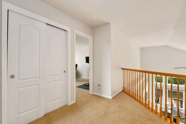 Building Photo - 8100 Lighthouse Ln