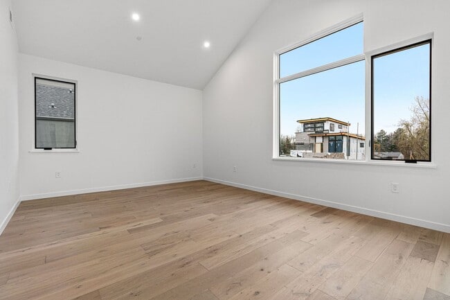 Building Photo - LUXURY LIVING 5 Bed 5 Bath New Home Located In Boulder- Available now!