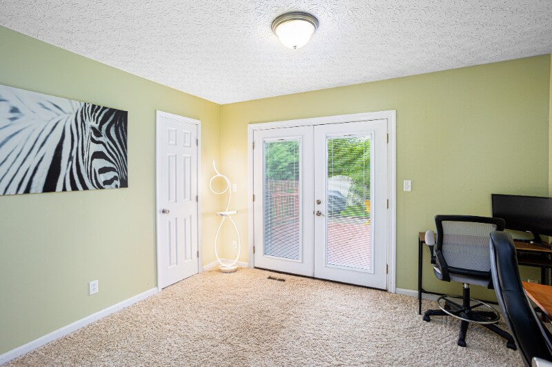Building Photo - 2419 Sanford Dr