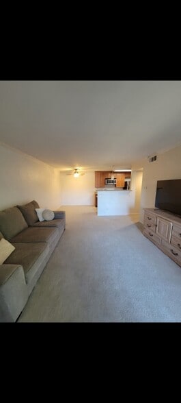 Building Photo - 180 Chambers St