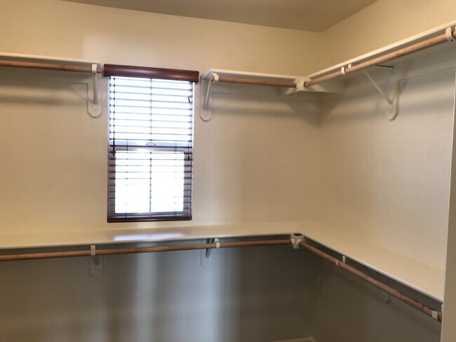 Building Photo - 1235 Bluegrass Ct