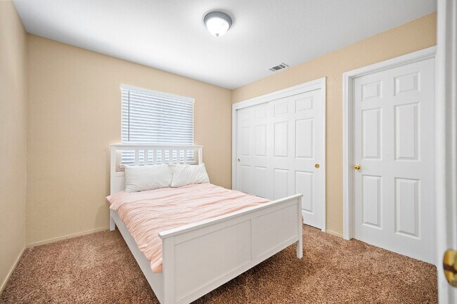 Building Photo - 516 Carrigane Way