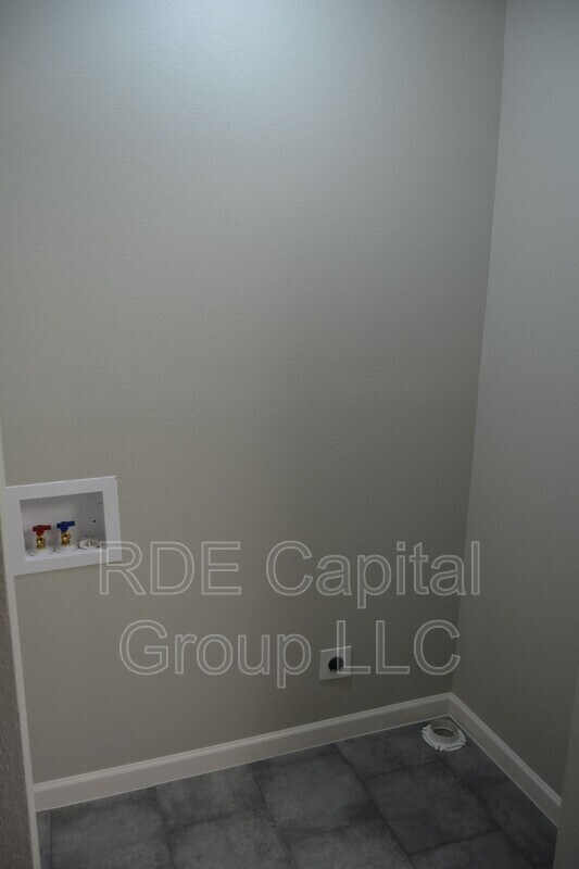 Building Photo - 716 W Cantey St