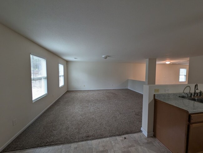 Building Photo - 204 Valleyside Dr NE