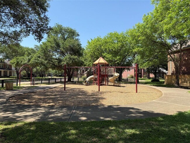 Building Photo - 4707 Gladesdale Park Ln