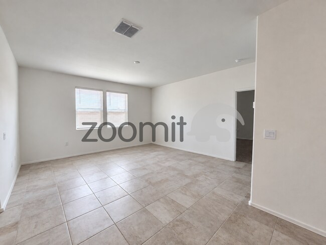 Building Photo - 701 N 13th Pl