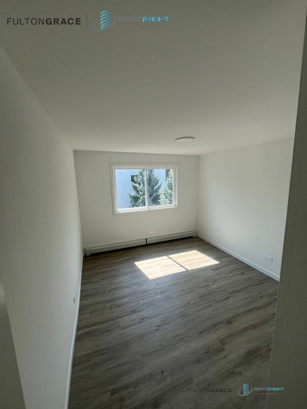 Building Photo - 7621 N Sheridan Rd