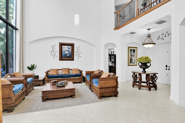 Building Photo - 10703 Versailles Blvd