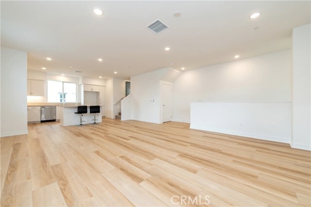 Building Photo - 2215 W Orange Ave