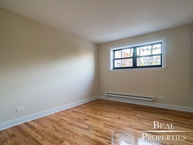 Building Photo - Clark & Arlington One Bedroom
