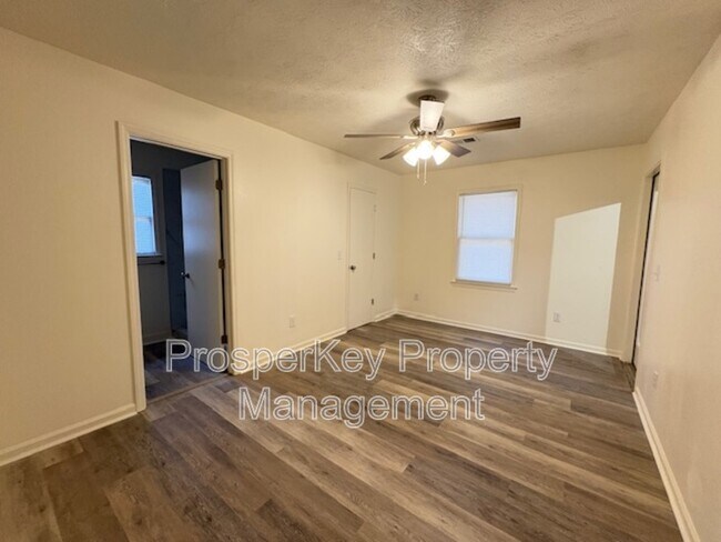 Building Photo - 634 Southern Pines Dr