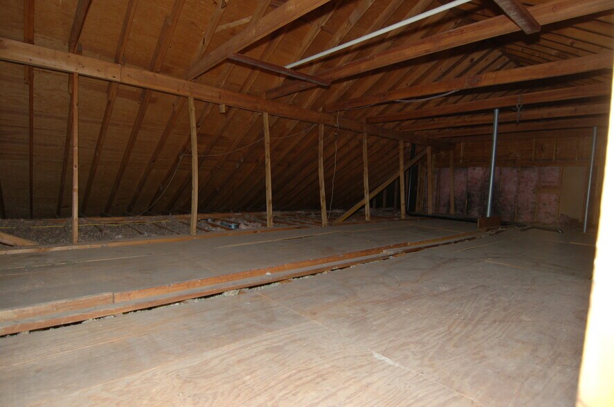 Lots of attic storage - 926 Blenheim Dr