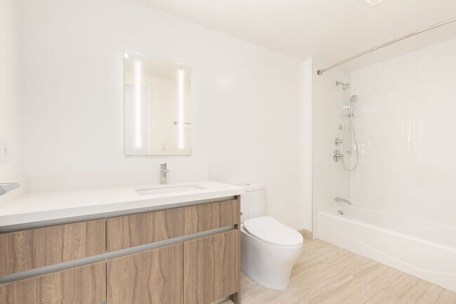 Building Photo - 2BD/2BA/2PKG. New Build, Contemporary Design, Views, Two Parking Stalls.