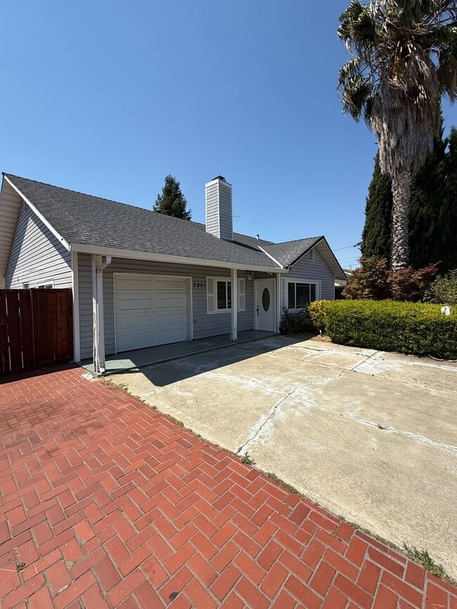 Building Photo - $3,700 / 4 BR - Comfortable 3-Bedroom Fremont Rental in Prime East Bay Location!