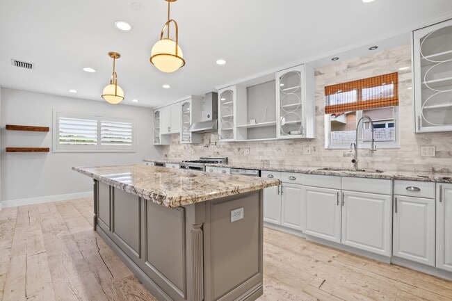 Building Photo - 4215 Roosevelt St