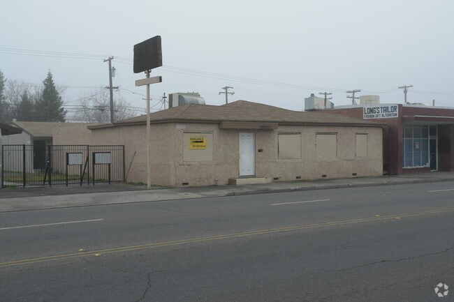 Building Photo - 3030 E Olive Ave