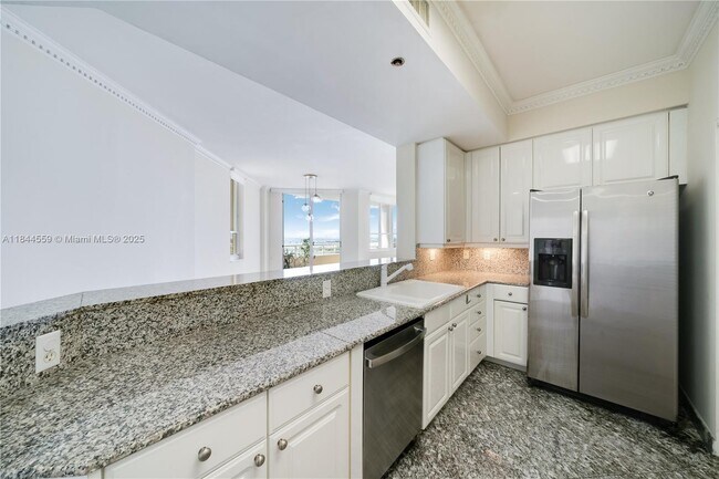 Building Photo - 888 Brickell Key Dr