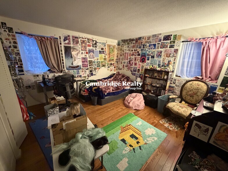 Building Photo - 803 Centre St