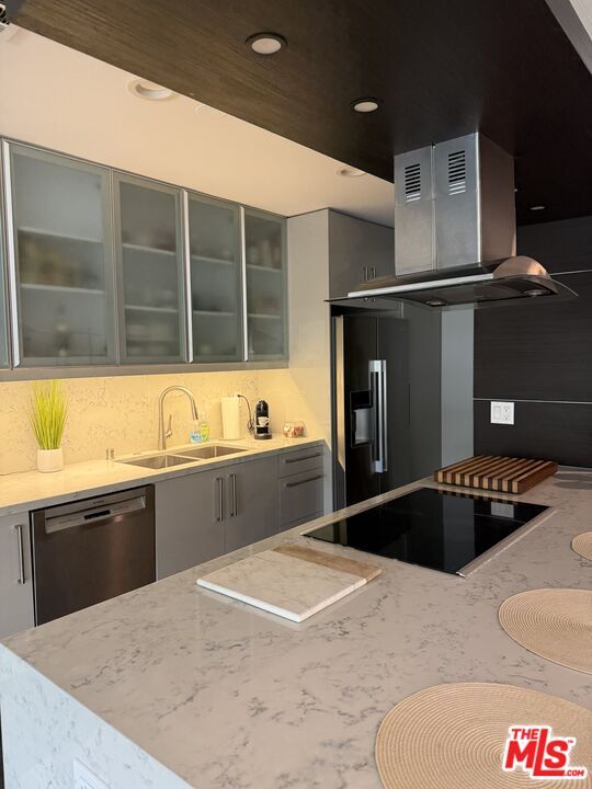 Building Photo - 865 Comstock Ave