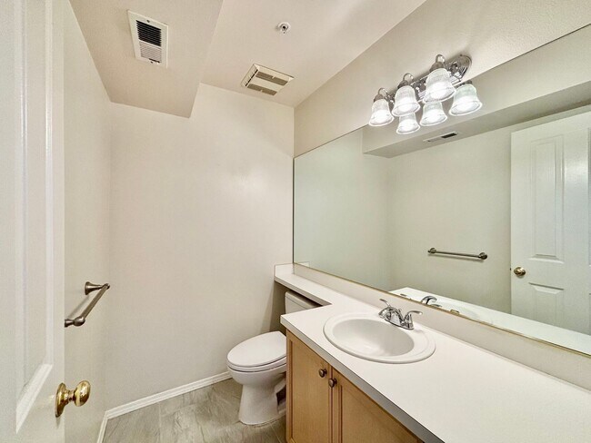 Building Photo - Convenience at Your Doorstep – Townhome for Rent in Newcastle