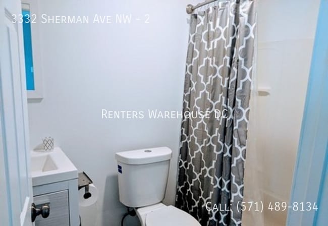 Building Photo - Updated 1BR+Den w/ private patio in heart ...