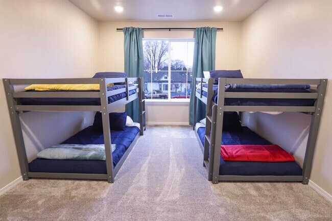 Building Photo - 717 E Elgin St