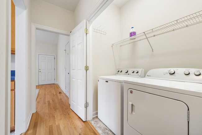 Building Photo - 3 Bed 2 Bath Chatham Forest Home - Available Now!