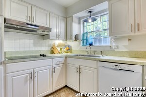 Building Photo - 8715 Starcrest Dr