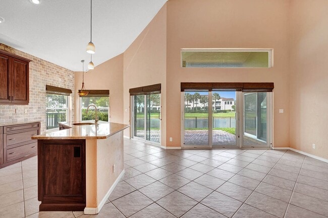 Building Photo - Amazing 4 Bedroom, 3 Bath home plus large 21'x11' loft located in Parkland Isles!