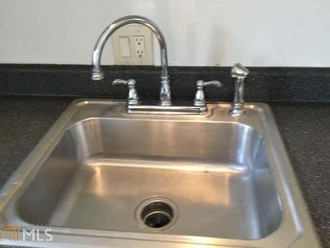 Building Photo - 3121 Colonial Way