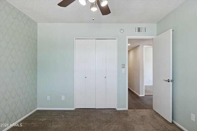 Building Photo - 3526 E Sahuaro Dr