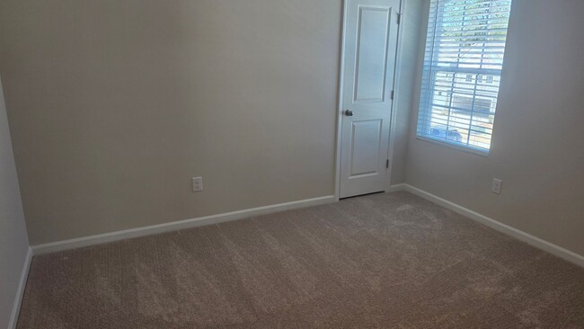 Building Photo - New Home with 5BR/2.5BA, Loft Area, Primar...