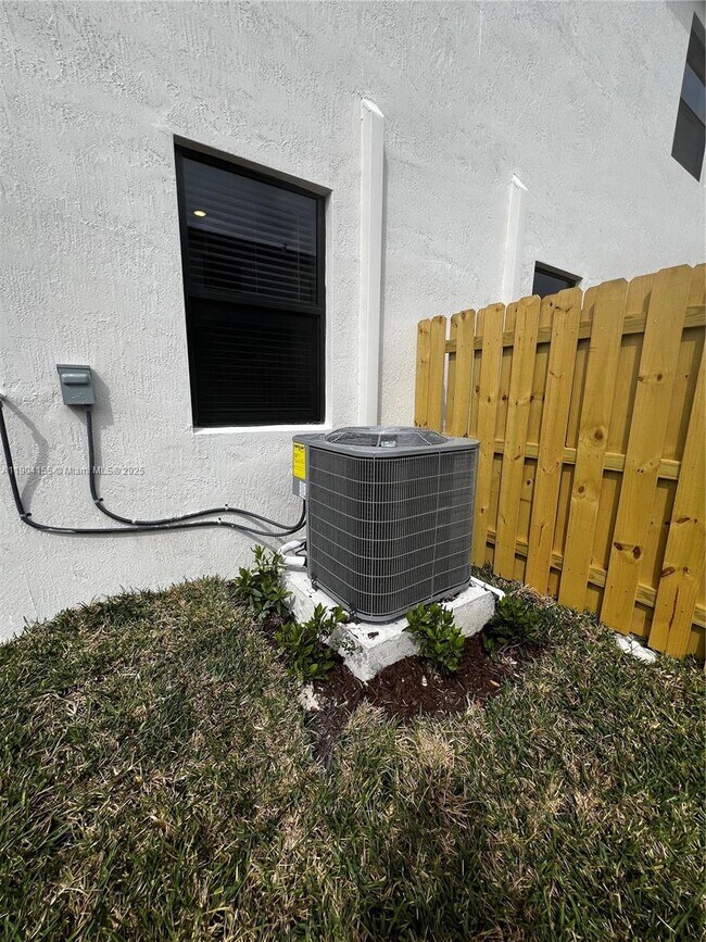 Building Photo - 23035 SW 129th Ave