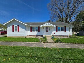 Building Photo - 612 S 8th St